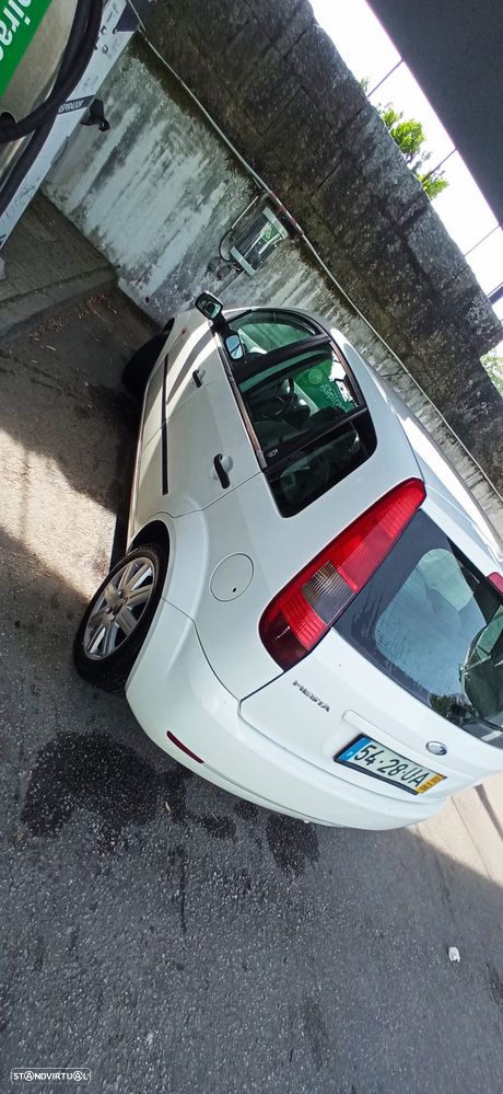 Ford Fiesta 1.4 Ghia - 7