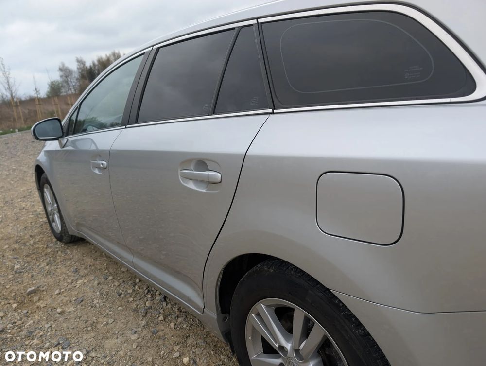 Toyota Avensis 1.8 Premium EU5 - 17