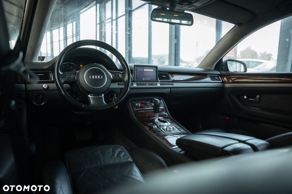 Audi A8 4.2 L Quattro - 28