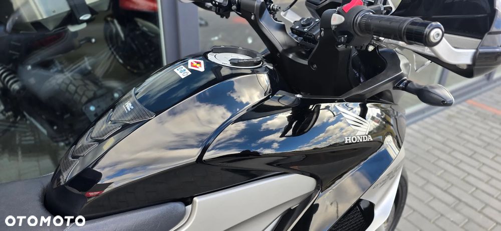 Honda VFR - 12