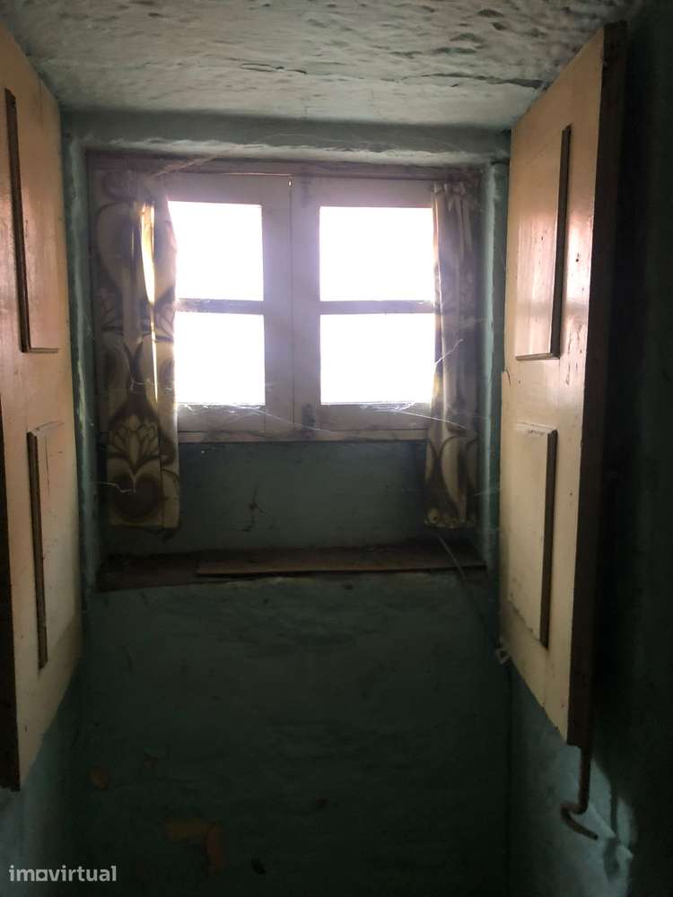 Prédio de 3 pisos no centro da capital da região demarcada do Douro - Grande imagem: 5/12