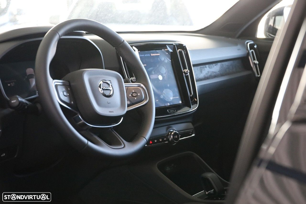 Volvo EX40 82 kWh Single Motor Extended Range Black Edition - 6