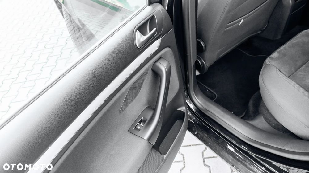 Volkswagen Golf Variant ver-1-4-tsi-edition - 24