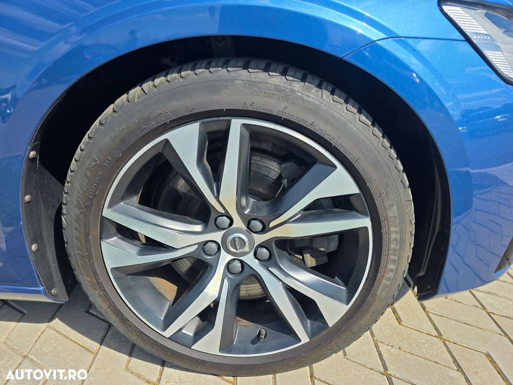 Volvo S60 B4 MHEV AT Plus Dark - 5