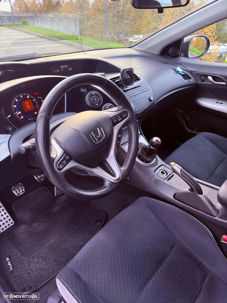 Honda Civic 1.8 Sport - 16