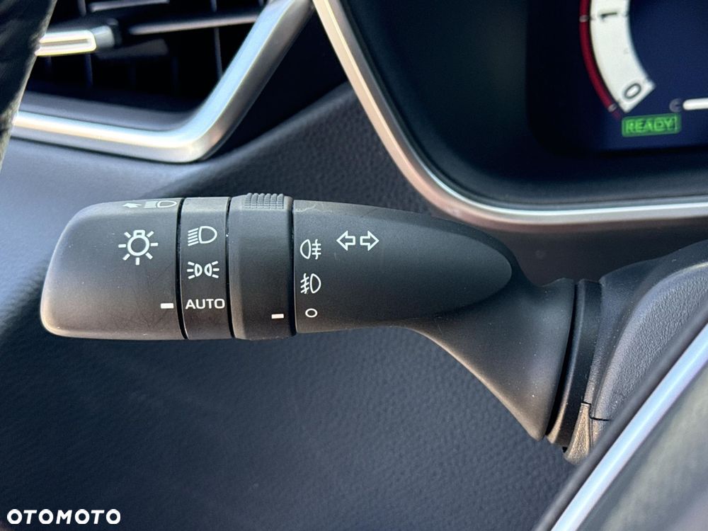 Toyota Corolla 1.8 Hybrid Style - 18