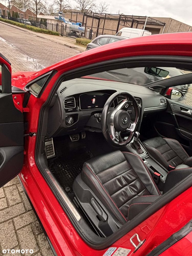 Volkswagen Golf - 8