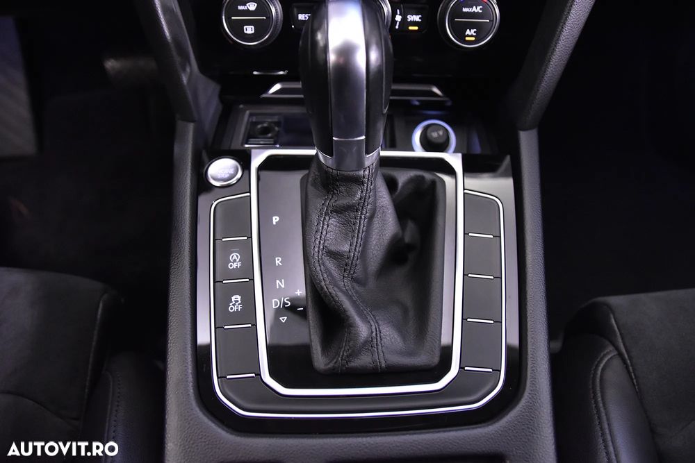 Volkswagen Passat Variant 2.0 TDI DSG Highline - 17