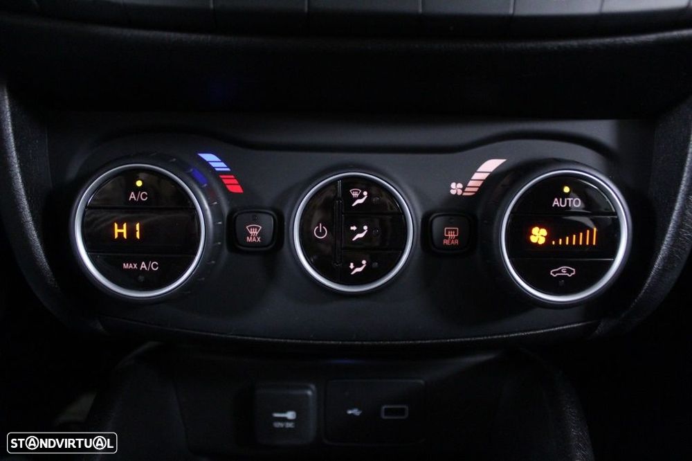 Fiat Tipo Station Wagon 1.3 M-Jet Lounge Tech - 29