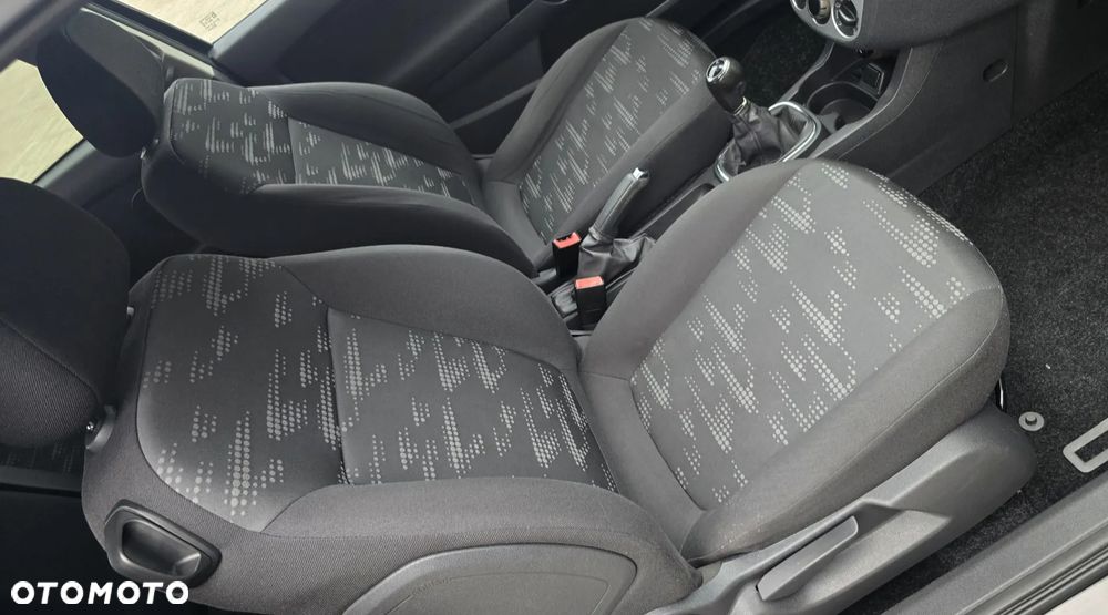 Opel Corsa 1.4 16V Satellite - 32