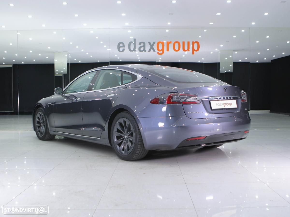 Tesla Model S - 4