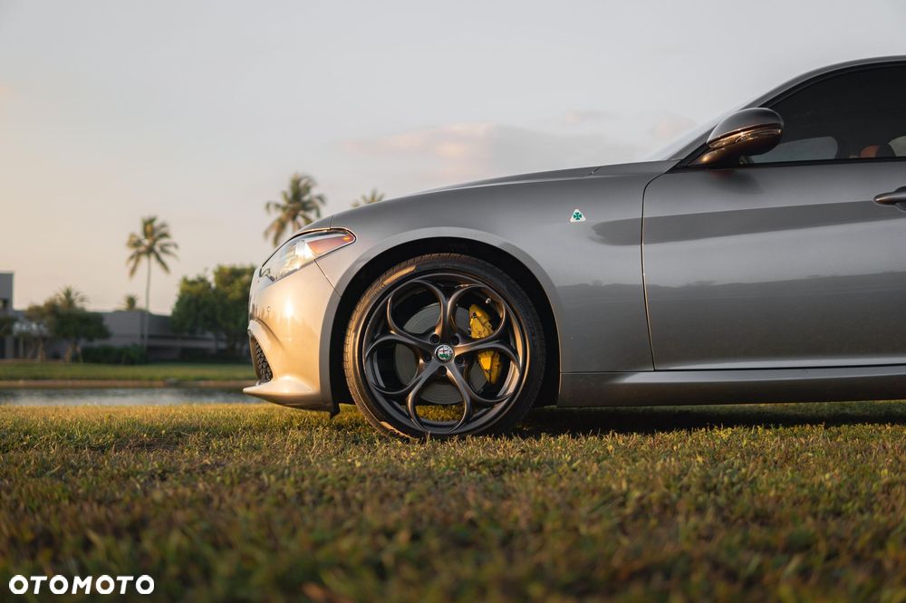 Alfa Romeo Giulia 2.0 Turbo 16V AT8-Q4 Veloce Ti - 7