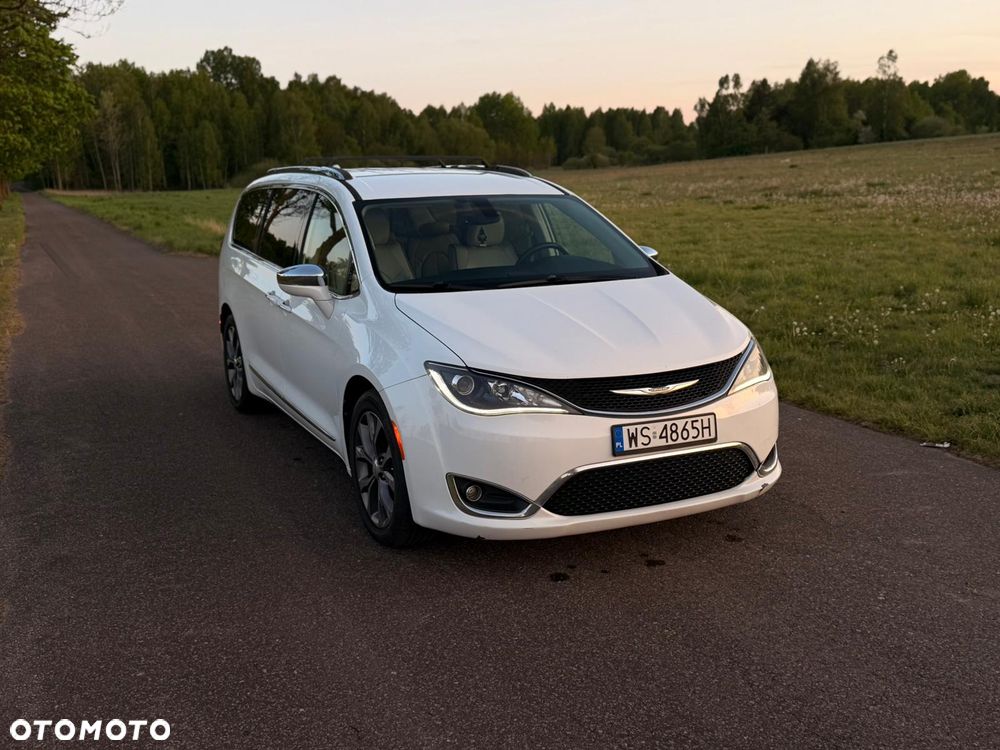 Chrysler Pacifica - 1