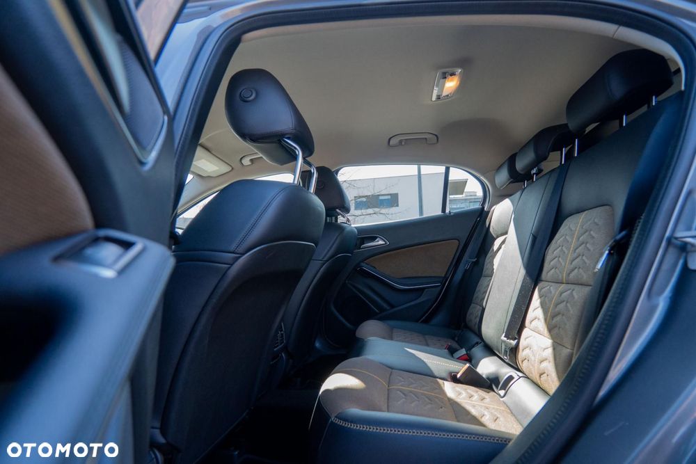 Mercedes-Benz GLA 220 4-Matic - 15