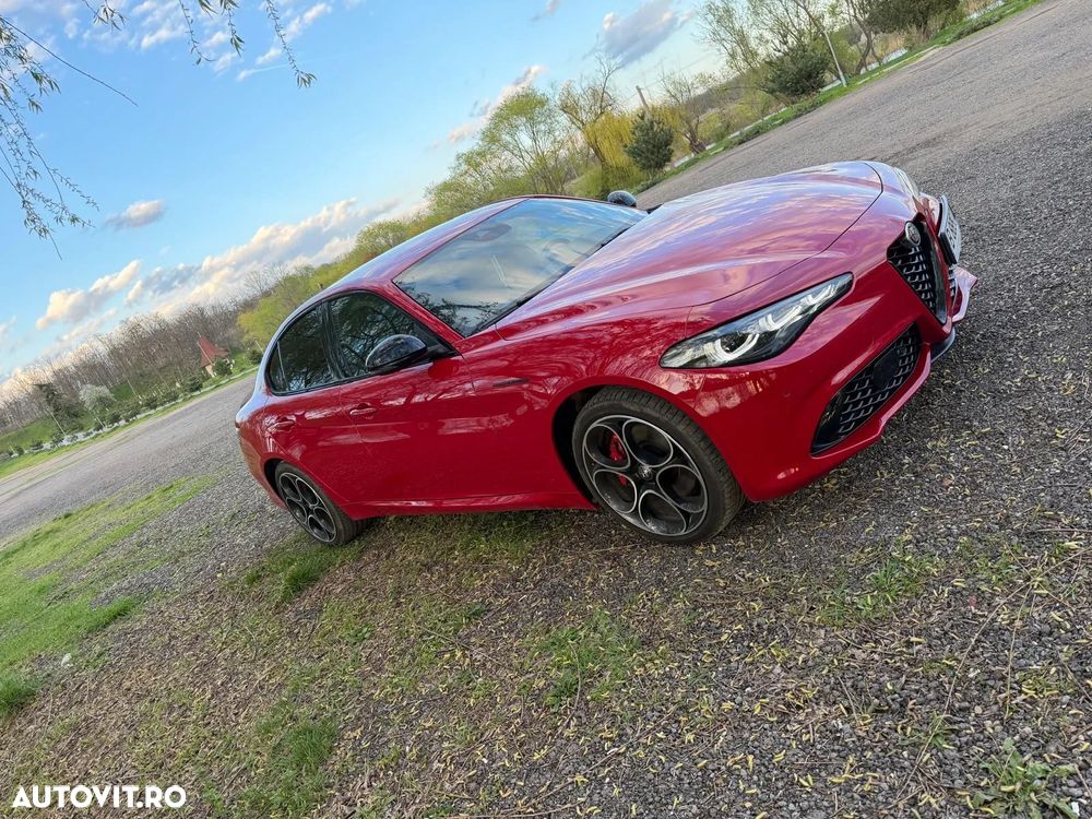 Alfa Romeo Giulia 2.0 Turbo 16V AT8-Q4 Competizione - 4