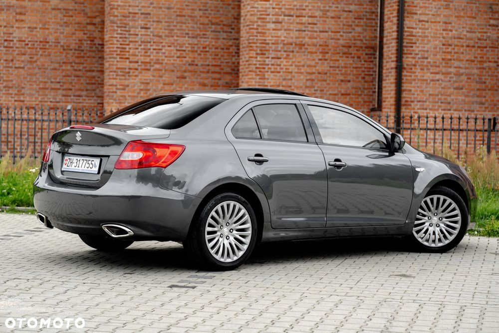 Suzuki Kizashi 2.4 4x4 CVT Sport - 11
