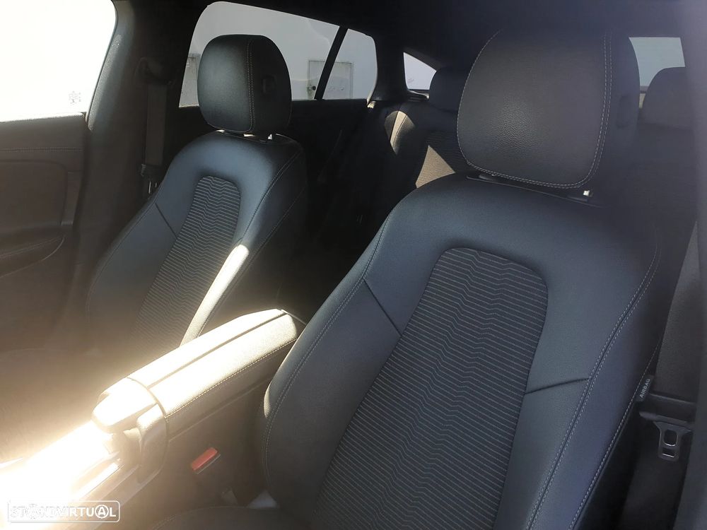 Mercedes-Benz CLA 180 d Progressive - 12