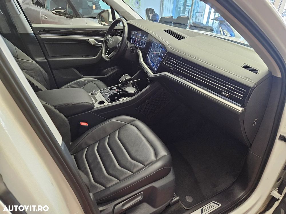 Volkswagen Touareg V6 TDI 4MOTION Elegance - 18