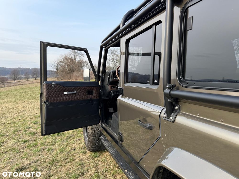 Land Rover Defender - 20