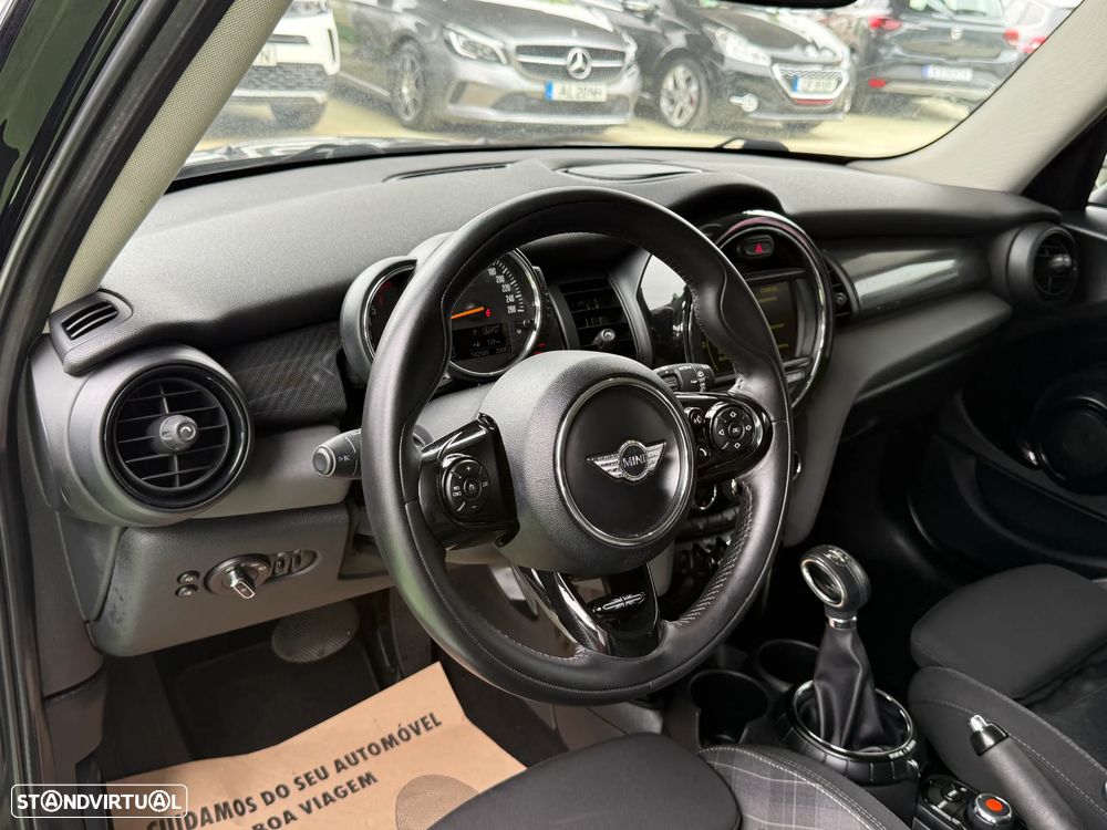 MINI 5 Portas Cooper D Auto - 16