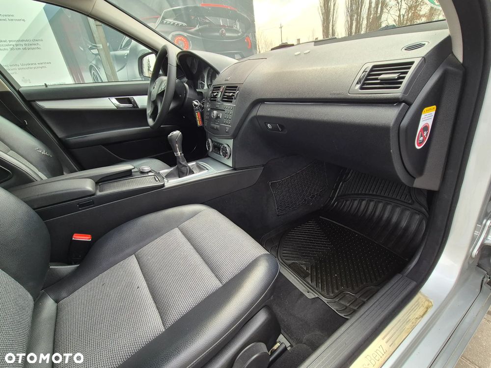 Mercedes-Benz Klasa C 220 CDI Avantgarde - 31