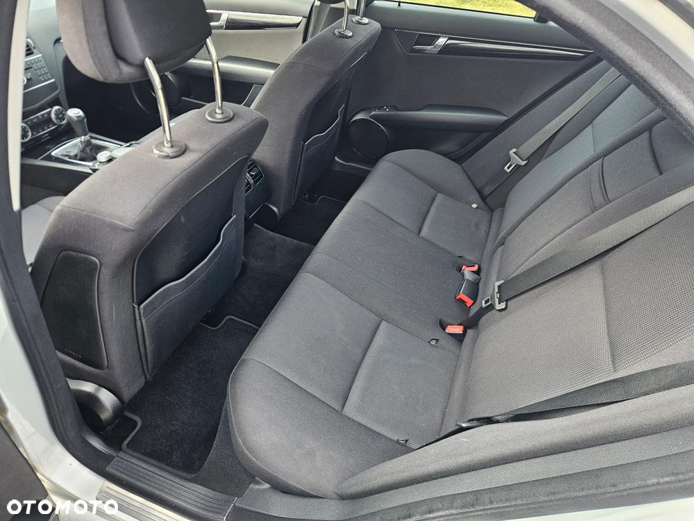 Mercedes-Benz Klasa C 180 K BlueEff Elegance - 33