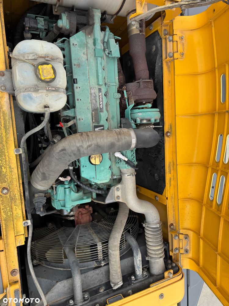 Volvo EC 240 CNL - 23