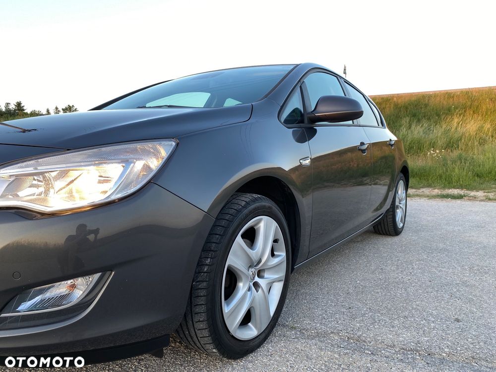 Opel Astra 1.4 Turbo Design Edition - 11