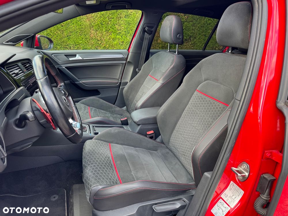 Volkswagen Golf GTI (BlueMotion Technology) DSG Performance - 36