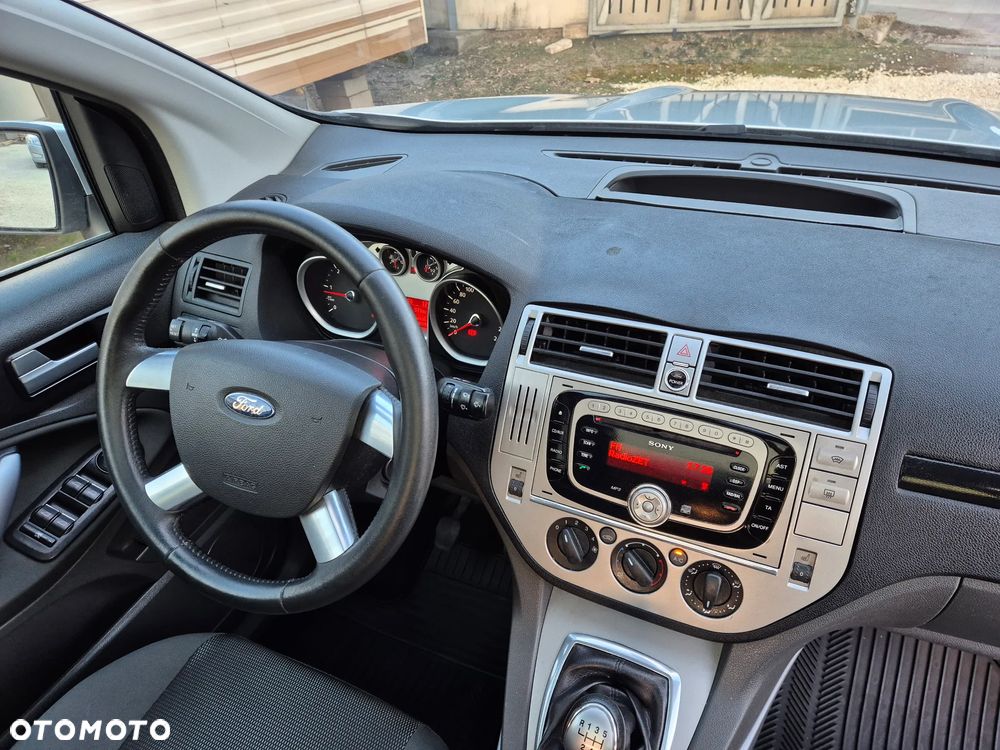 Ford Kuga 2.0 TDCi 2x4 Titanium - 8