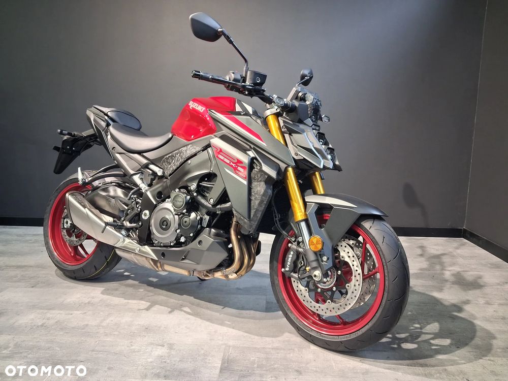 Suzuki GSX - 6