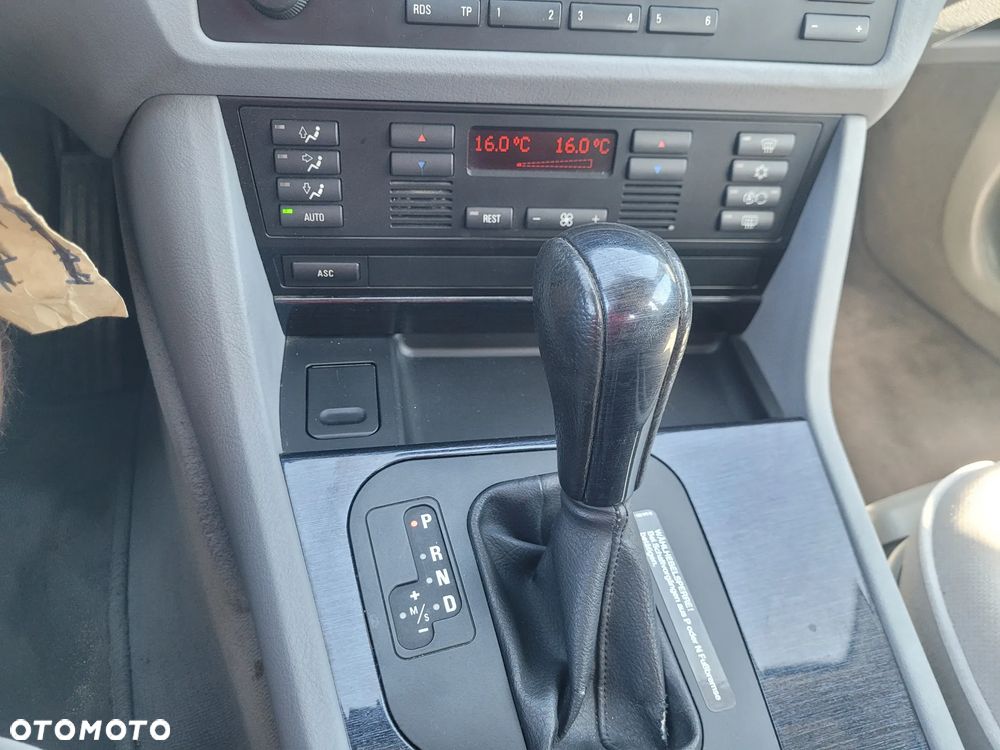 BMW Seria 5 523i - 36