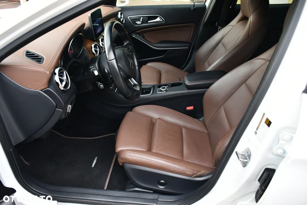 Mercedes-Benz GLA 250 4-Matic AMG Line - 15