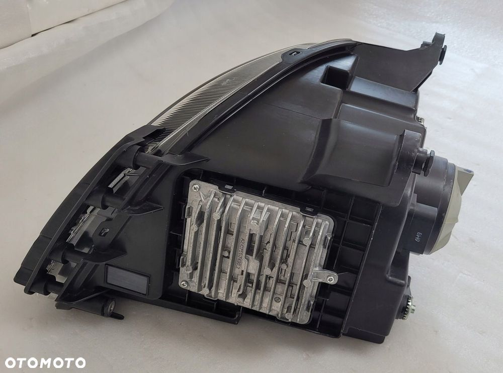 LAMPA PRAWA PRZÓD PRZEDNIA LEVC TX VN5 - 7