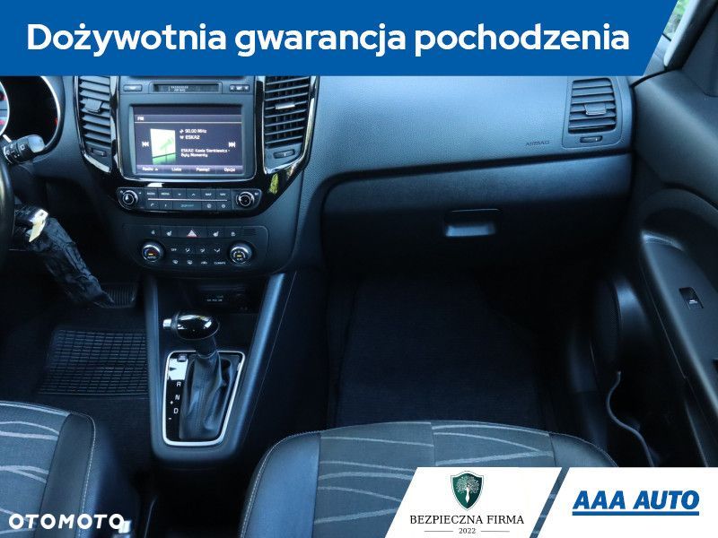 Kia Venga - 10