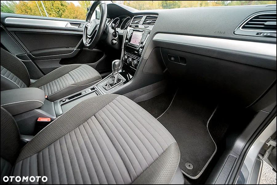 Volkswagen Golf - 36