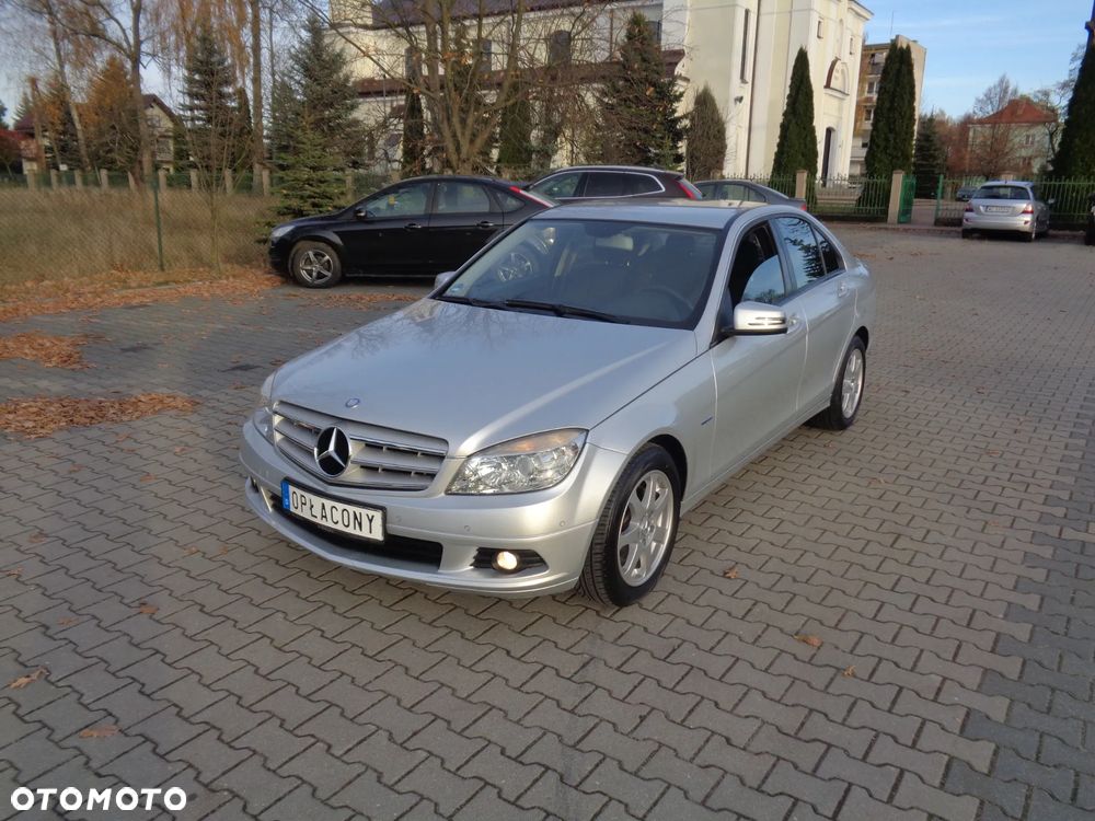 Mercedes-Benz Klasa C 180 CGI BlueEFFICIENCY Avantgarde - 13