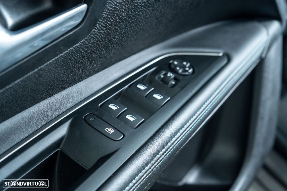 Peugeot 5008 1.2 PureTech Allure EAT8 - 24