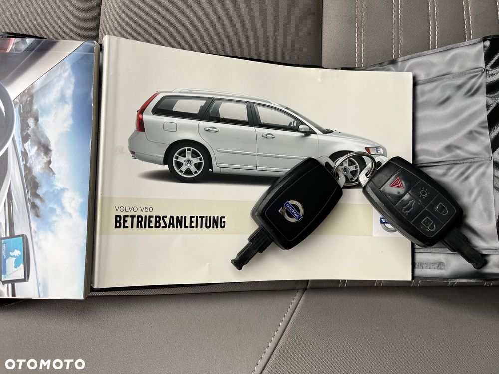Volvo V50 D5 Momentum - 13