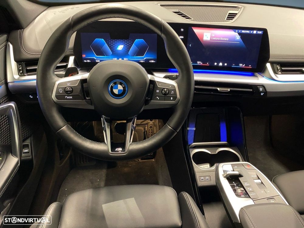 BMW iX1 eDrive20 Pack Desportivo M Pro - 7