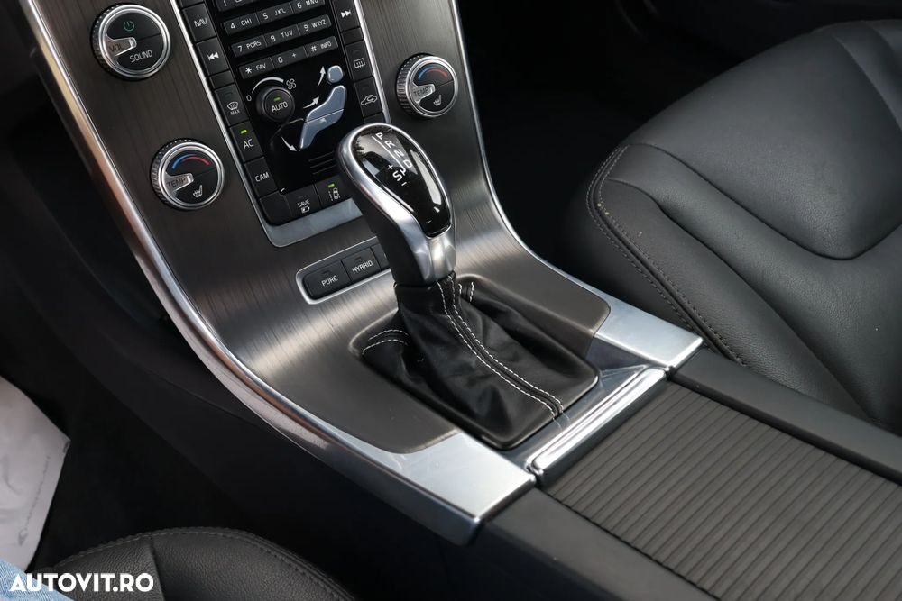 Volvo V60 D6 Plug-In-Hybrid AWD Geartronic Momentum - 30