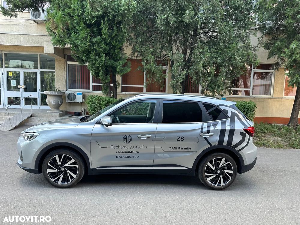 MG ZS HEV 1.5 GSI AT Exclusive - 8