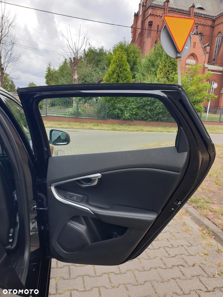 Volvo V40 D3 Inscription - 32