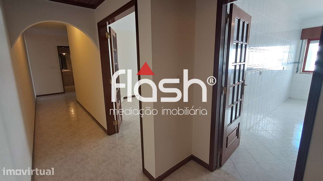 Apartamento T2 c/ parqueamento em Mem Martins - Grande imagem: 2/32