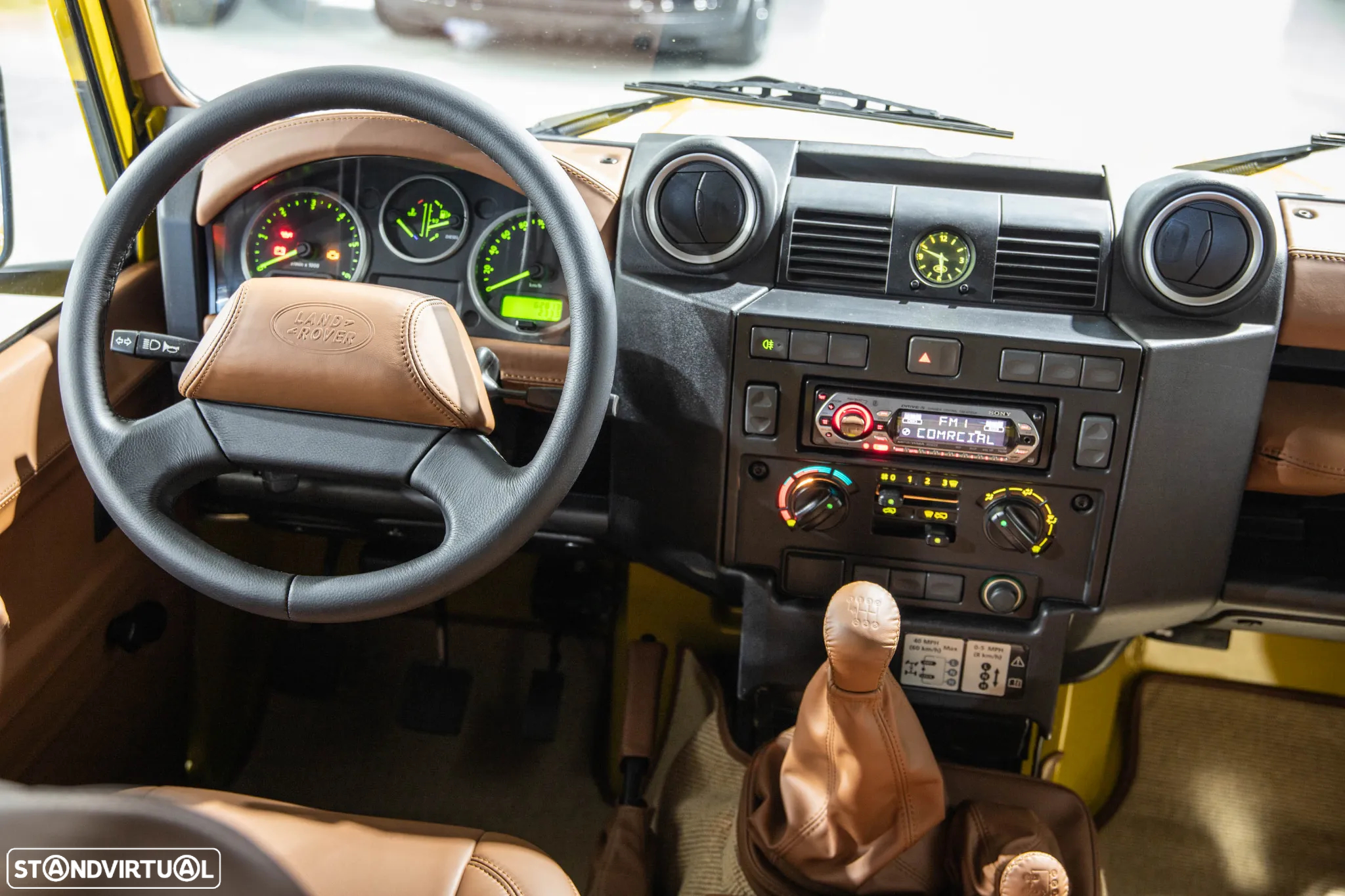 Land Rover Defender 90 SW 2.4 CRD E - 25