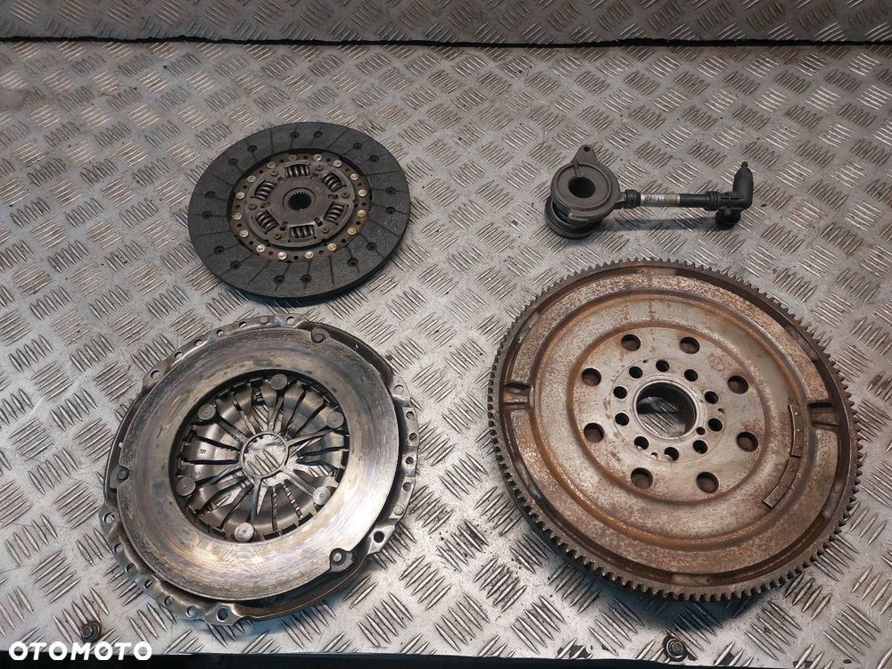 KOŁO DWUMASOWE + TARCZA + DOCISK VOLVO XC60 I 2.4 D5 31401174 31258380 - 7