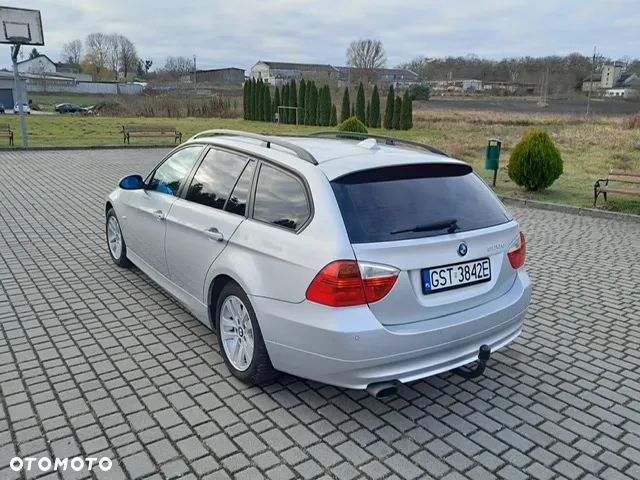 BMW Seria 3 320d DPF Touring - 10