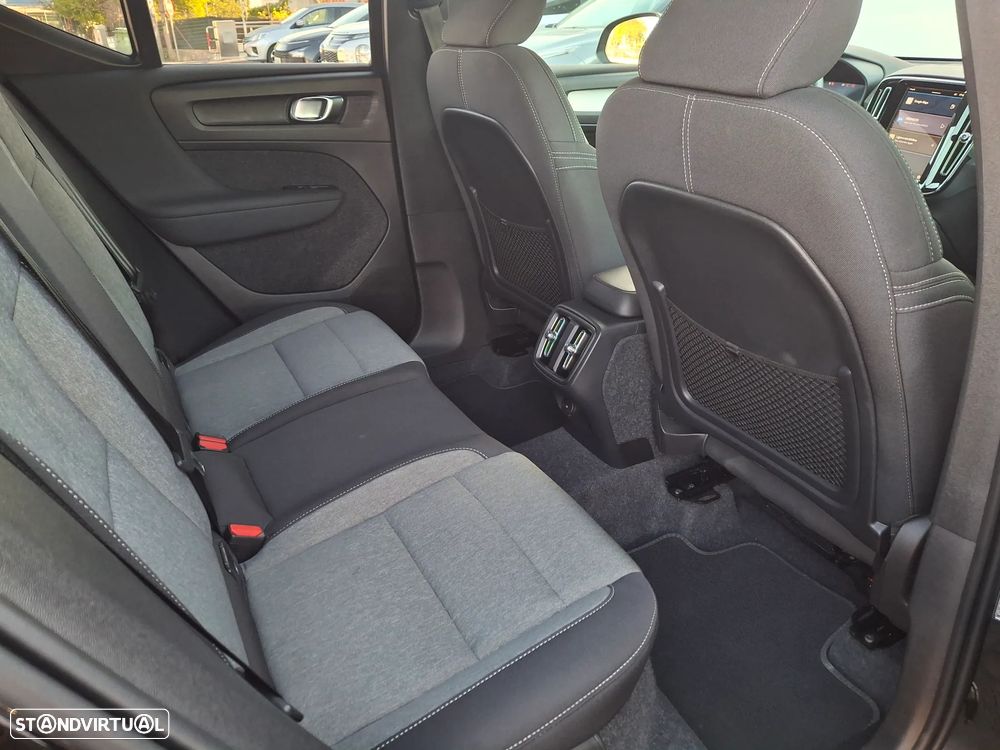 Volvo XC 40 2.0 B3 Black Edition - 33