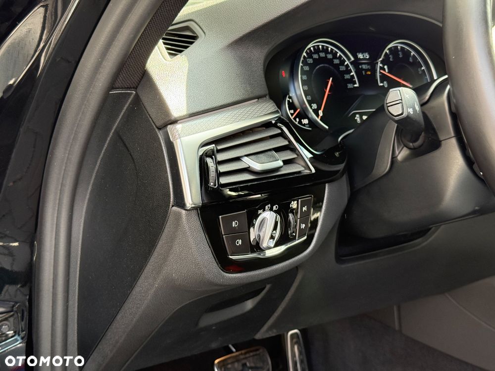 BMW Seria 5 530i xDrive M Sport sport - 27
