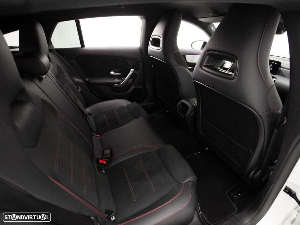 Mercedes-Benz CLA 250 e Shooting Brake AMG Line - 11